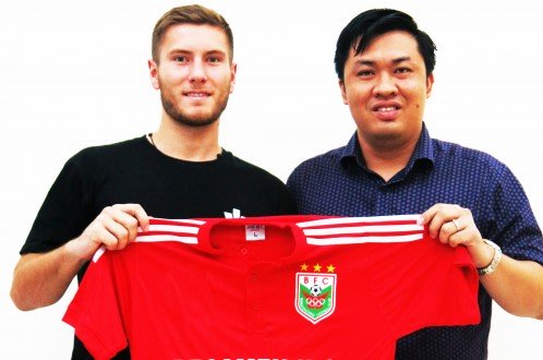 Binh Duong recruits Australian midfielder